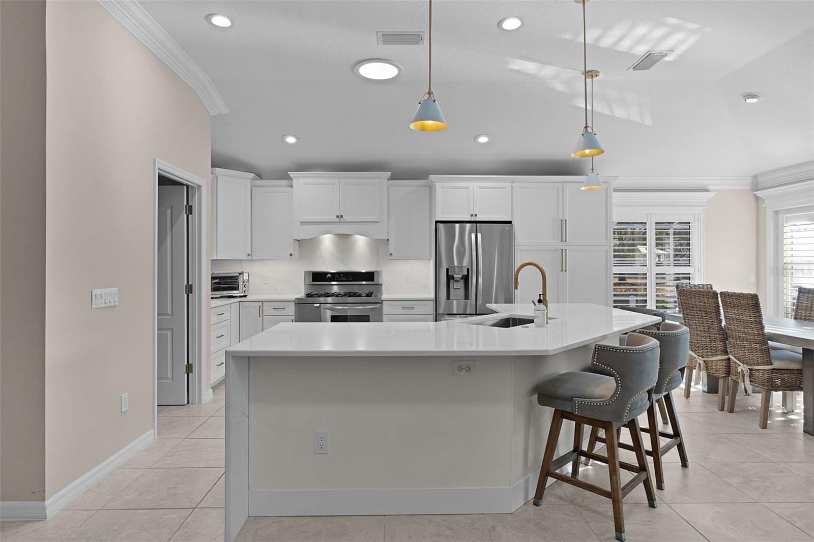 Image 14 of 64 For 737 Dowding Way