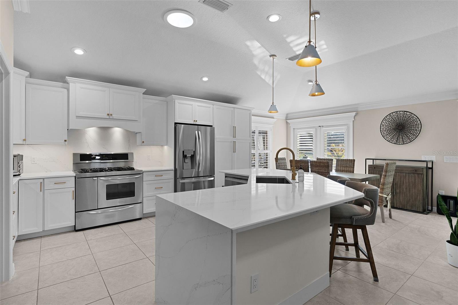 Image 15 of 64 For 737 Dowding Way