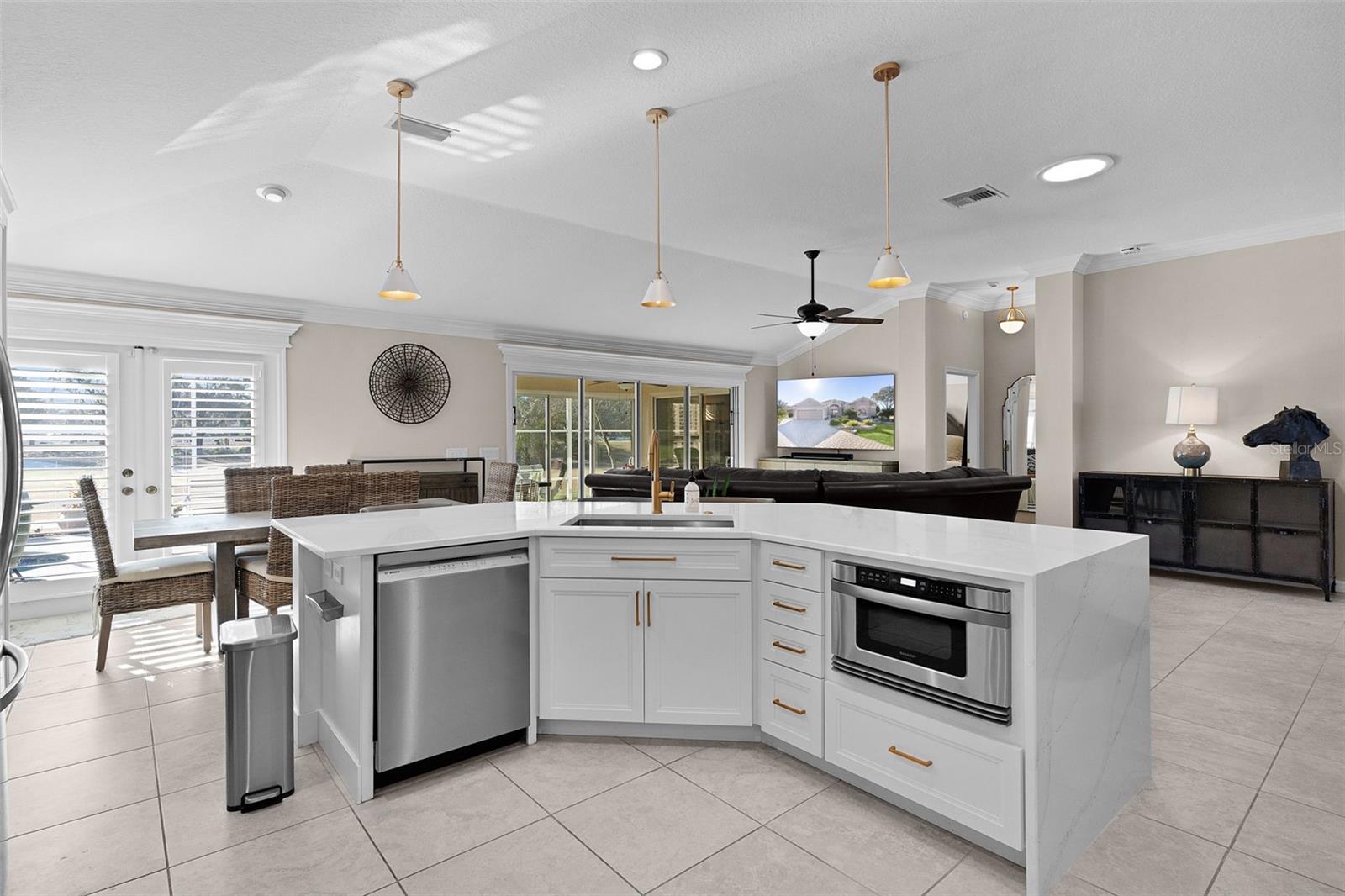 Image 17 of 64 For 737 Dowding Way