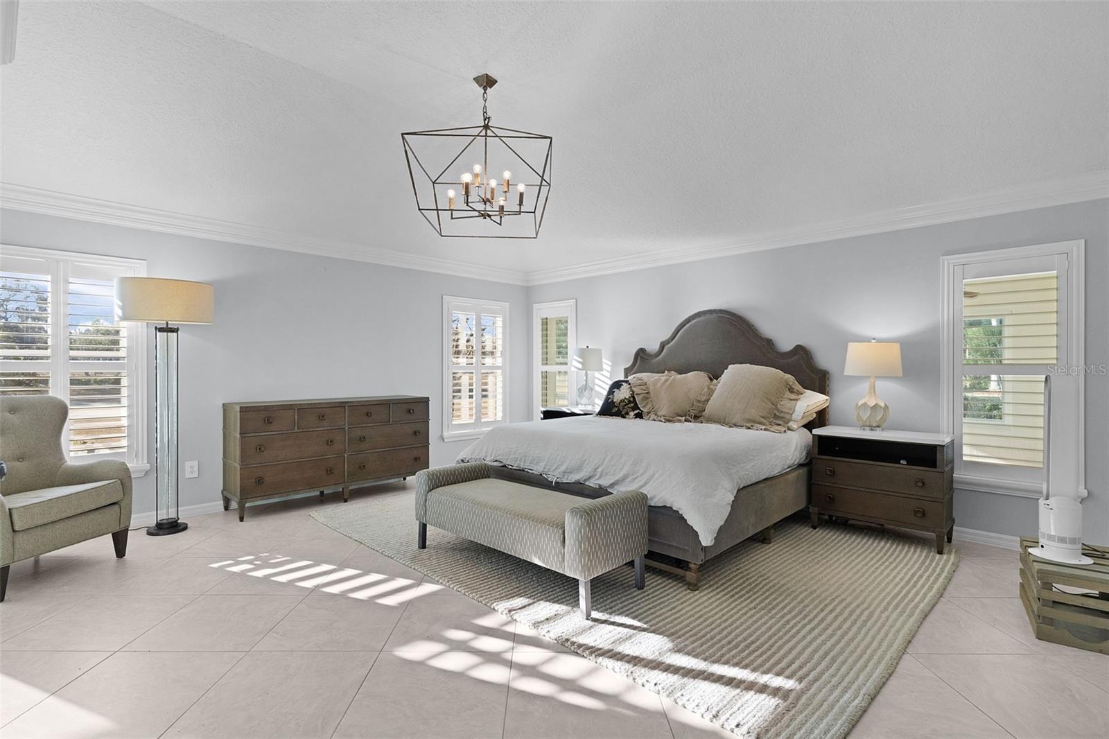 Image 20 of 64 For 737 Dowding Way