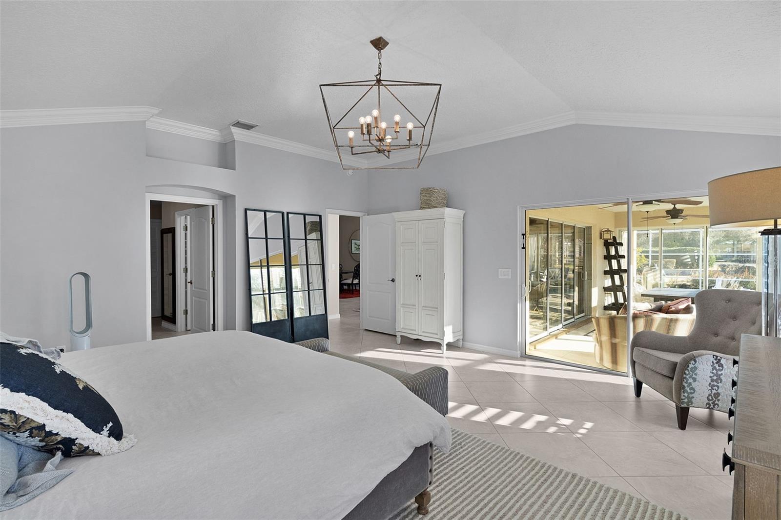 Image 21 of 64 For 737 Dowding Way