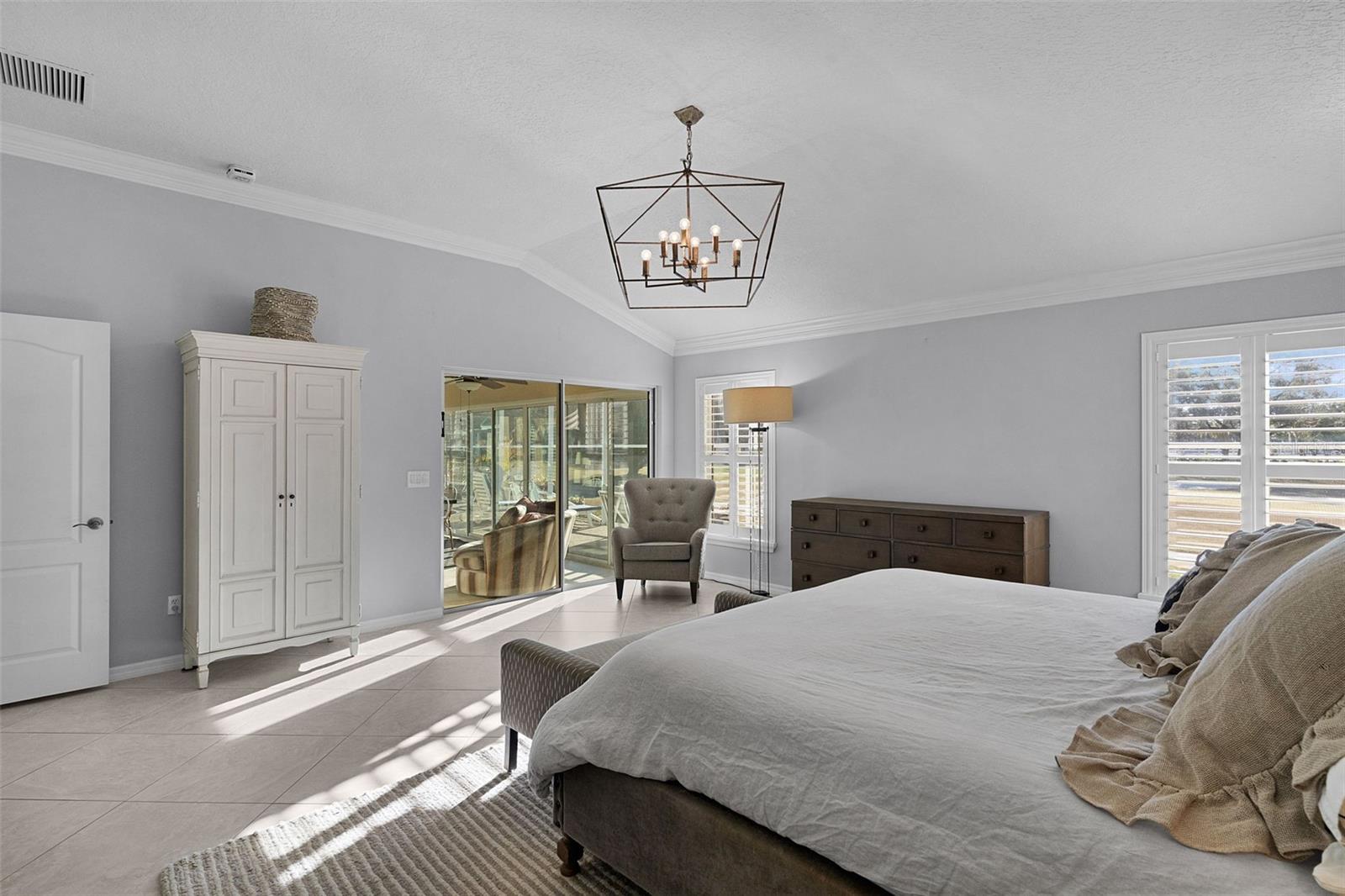 Image 22 of 64 For 737 Dowding Way