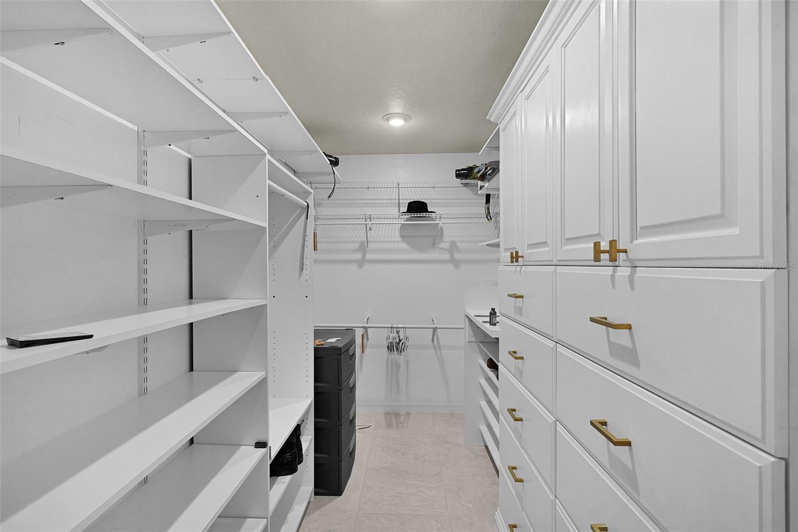 Image 24 of 64 For 737 Dowding Way