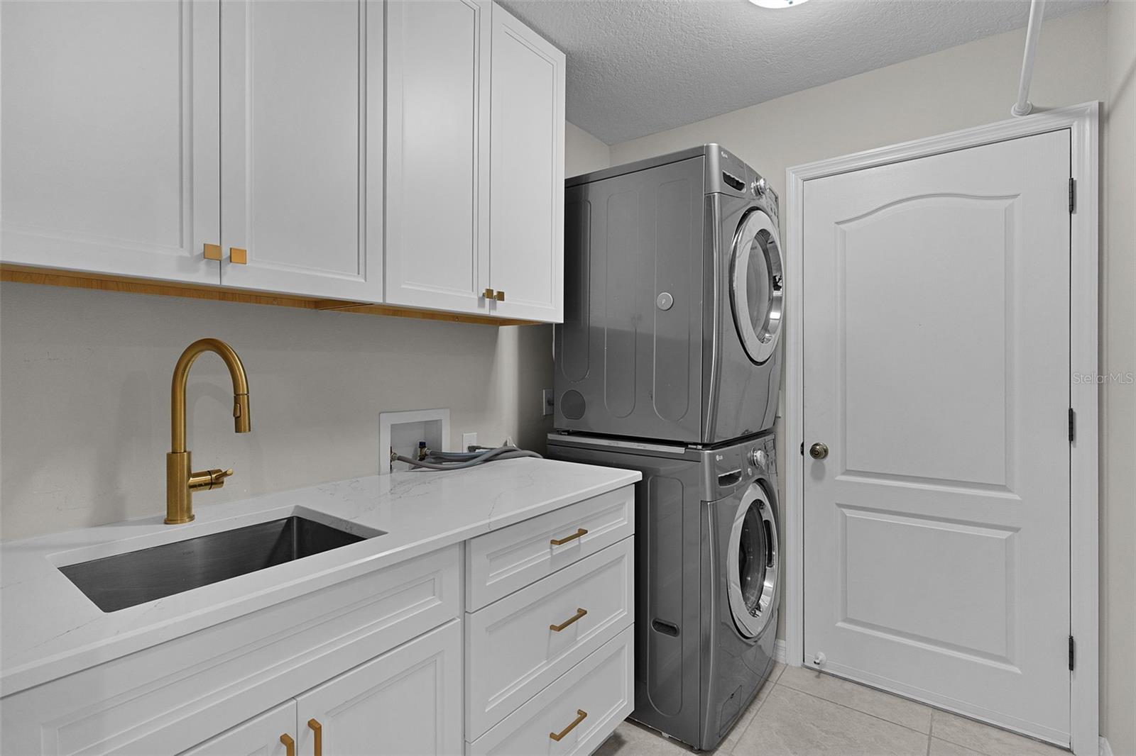 Image 37 of 64 For 737 Dowding Way