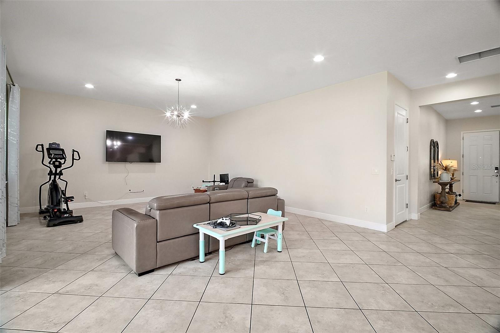 Image 18 of 20 For 9153 Carmela Avenue