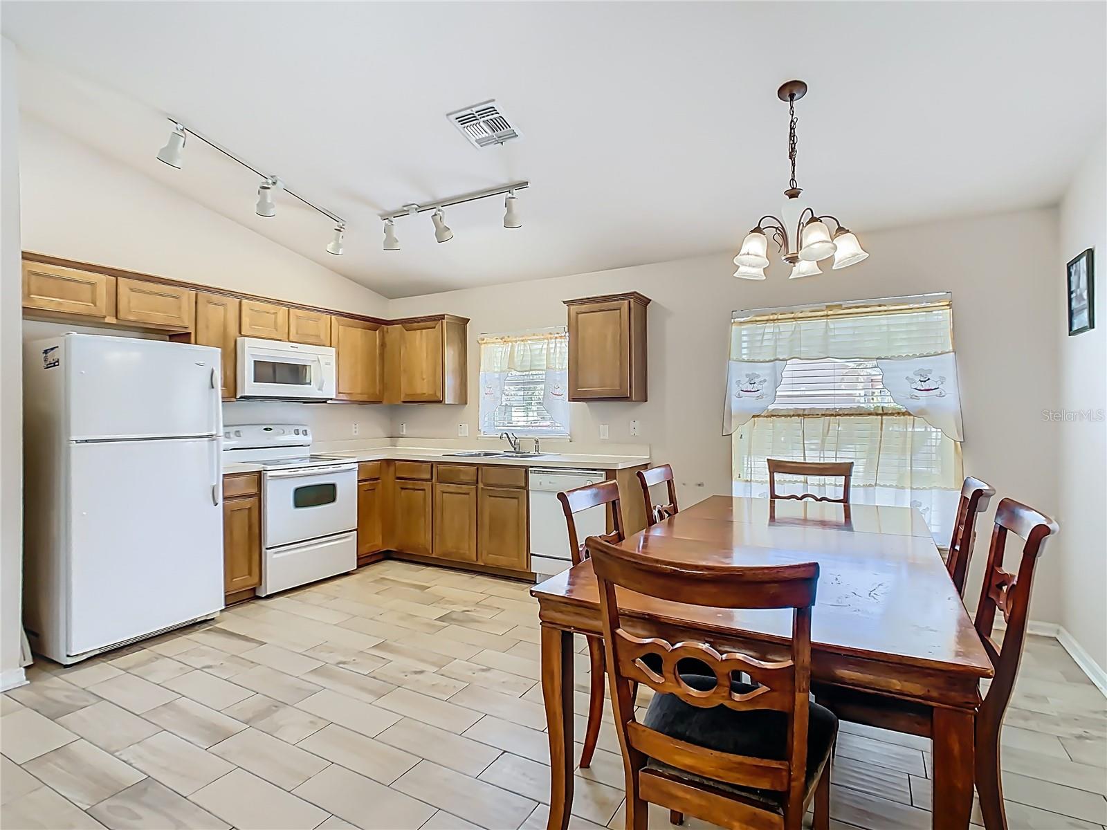 Image 13 of 27 For 1958 Royal Ridge Drive