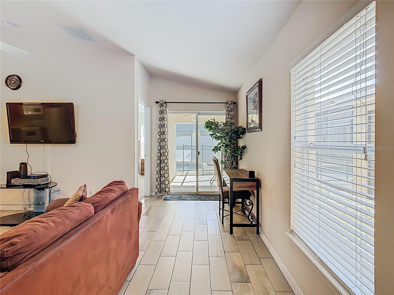 Image 7 of 27 For 1958 Royal Ridge Drive