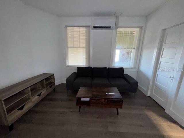 Image 3 of 11 For 206 Main Apt 205 Street