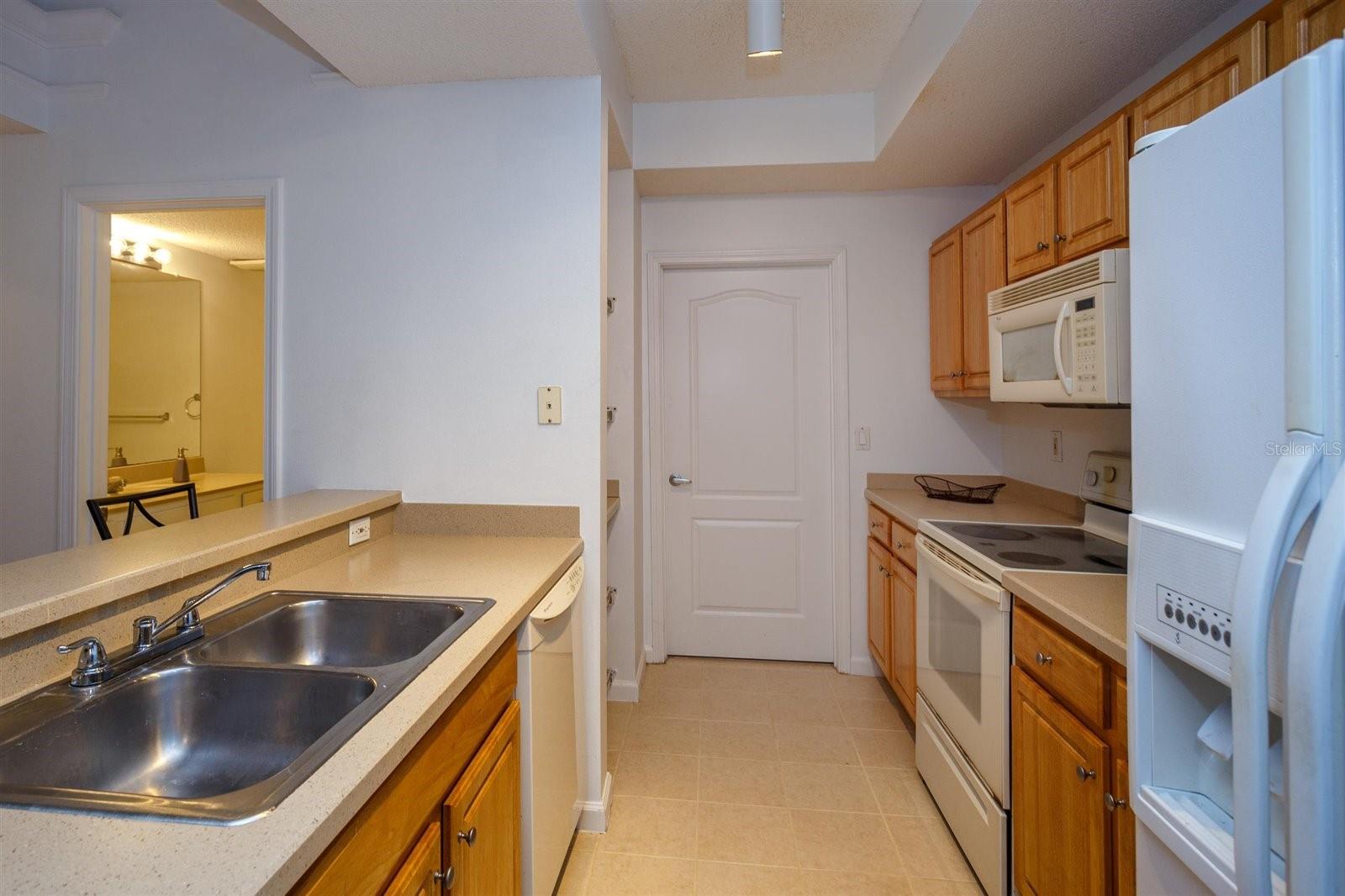 Image 8 of 18 For 12020 Villanova Dr  105