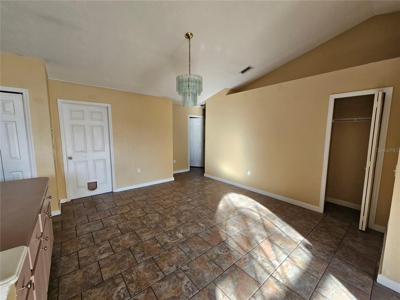 Image 3 of 13 For 2940 Dupont Street