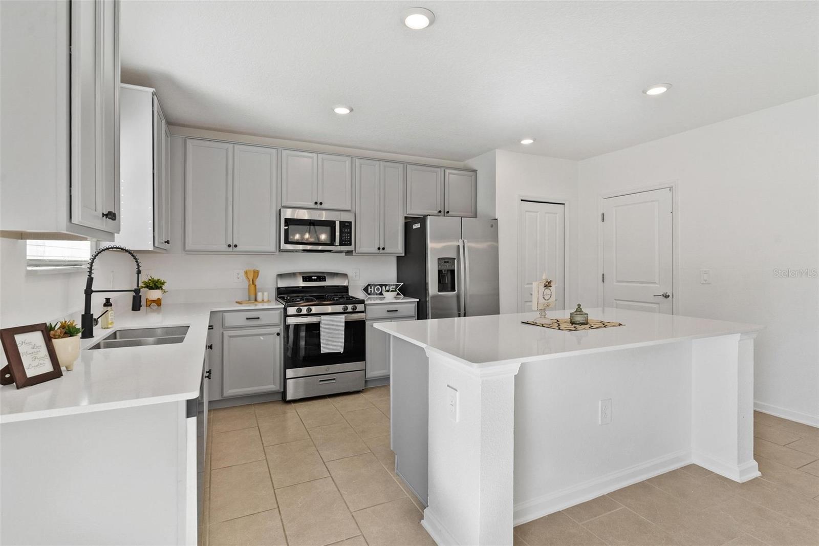 Image 11 of 36 For 5712 Bristleleaf Court