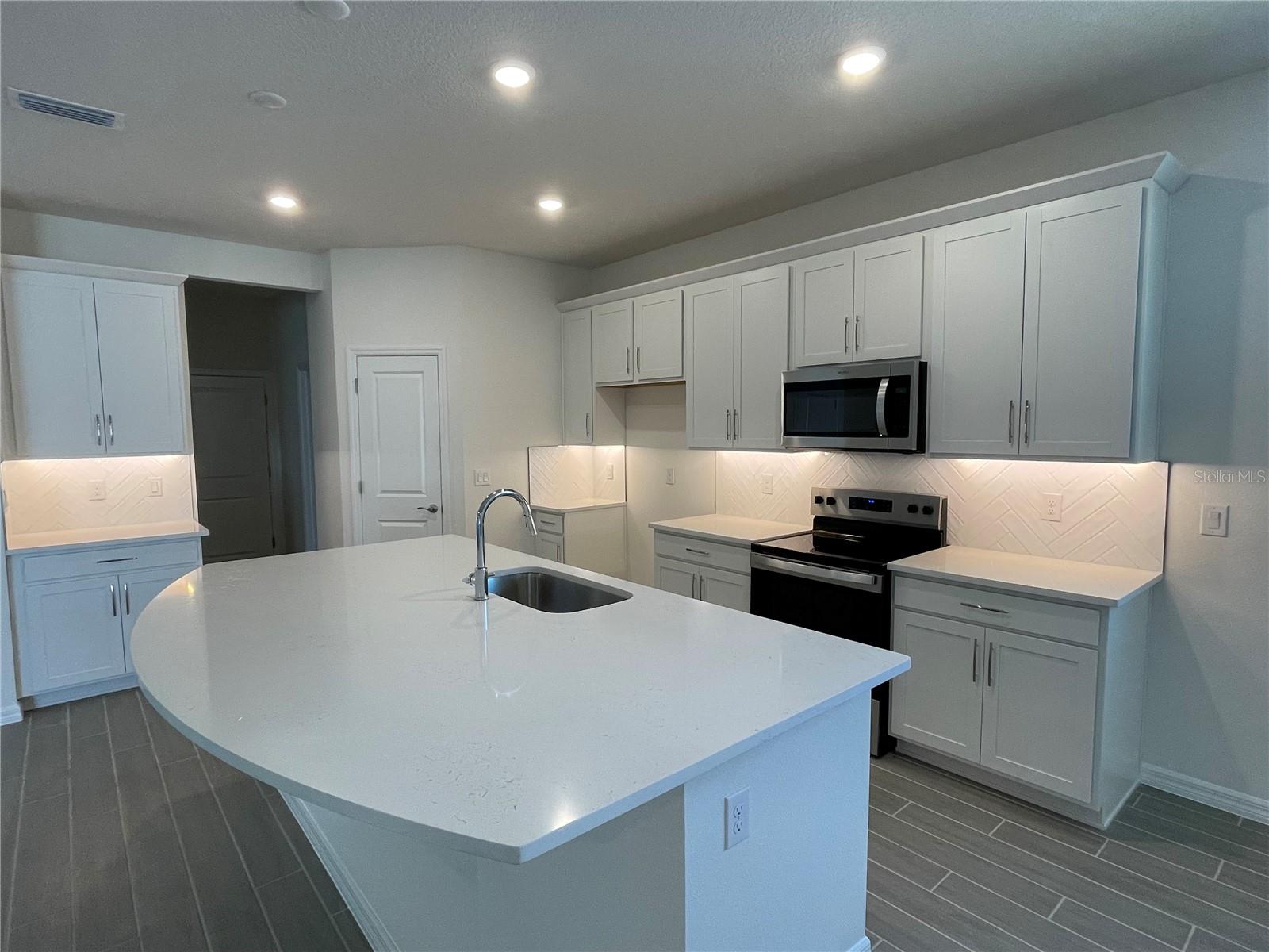 Image 11 of 24 For 17441 Valleywood Parkway