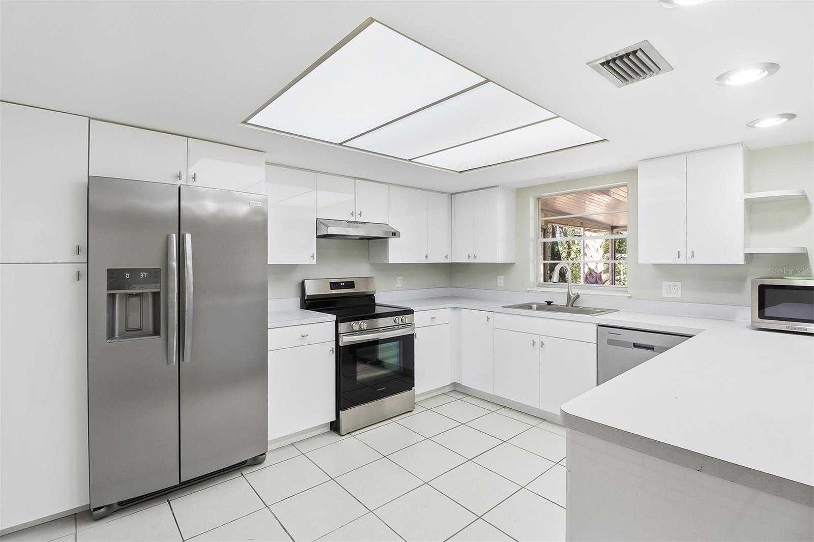 Image 11 of 46 For 9140 Harbor Isle Court