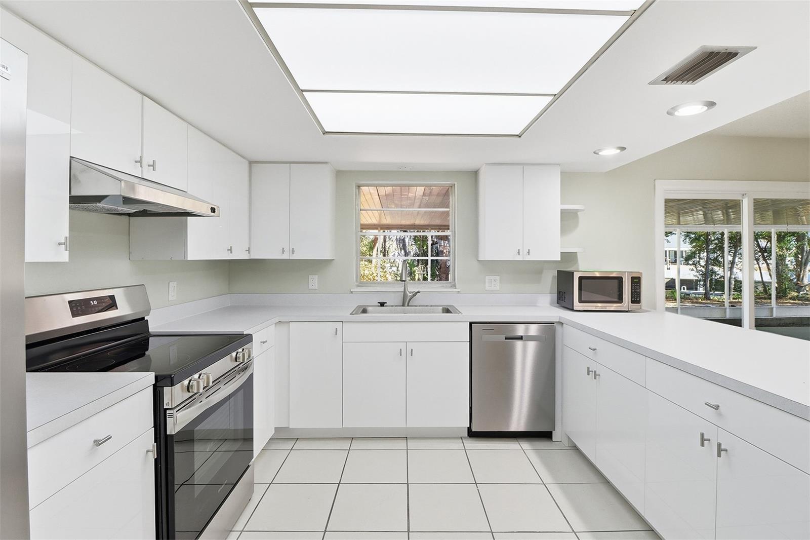 Image 12 of 46 For 9140 Harbor Isle Court