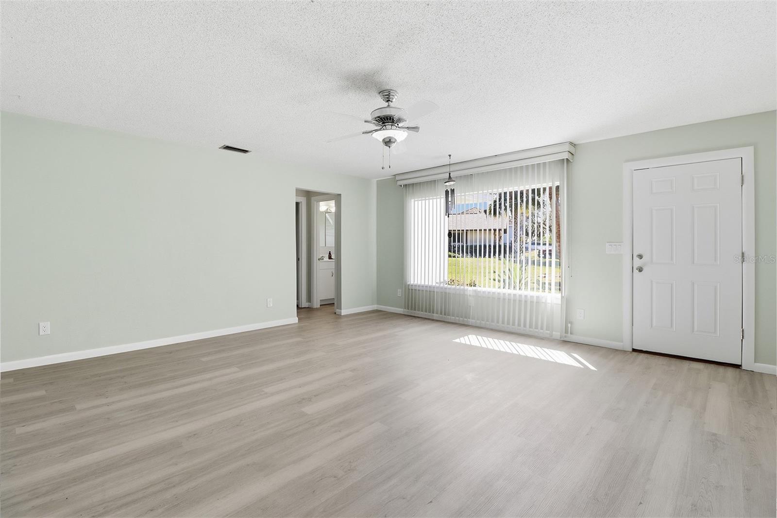 Image 13 of 46 For 9140 Harbor Isle Court