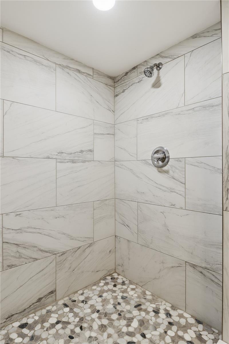 Image 19 of 46 For 9140 Harbor Isle Court