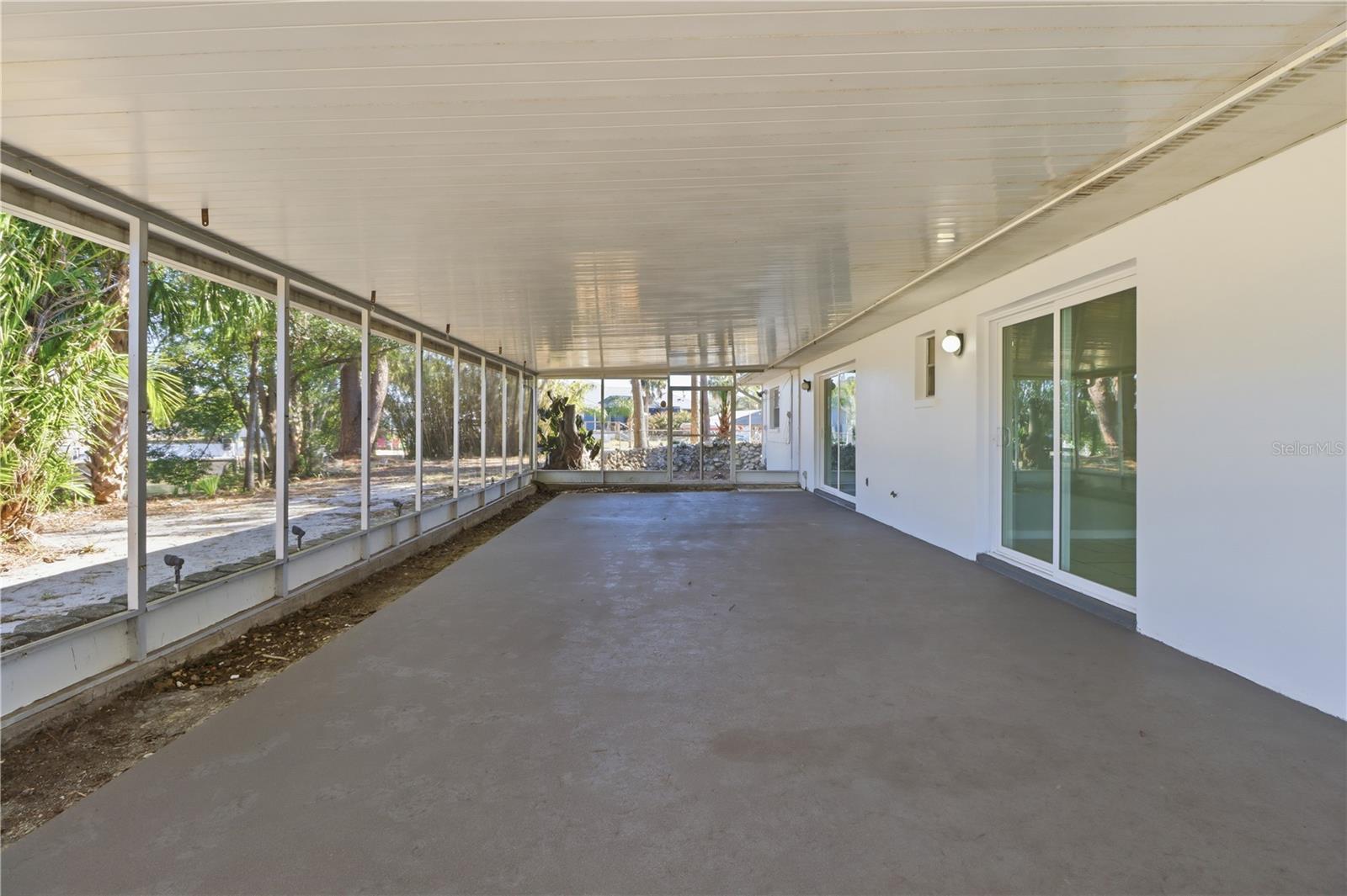 Image 20 of 46 For 9140 Harbor Isle Court