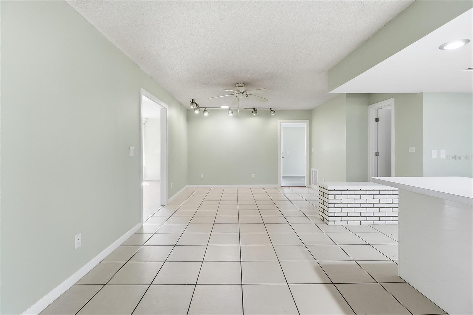 Image 22 of 46 For 9140 Harbor Isle Court