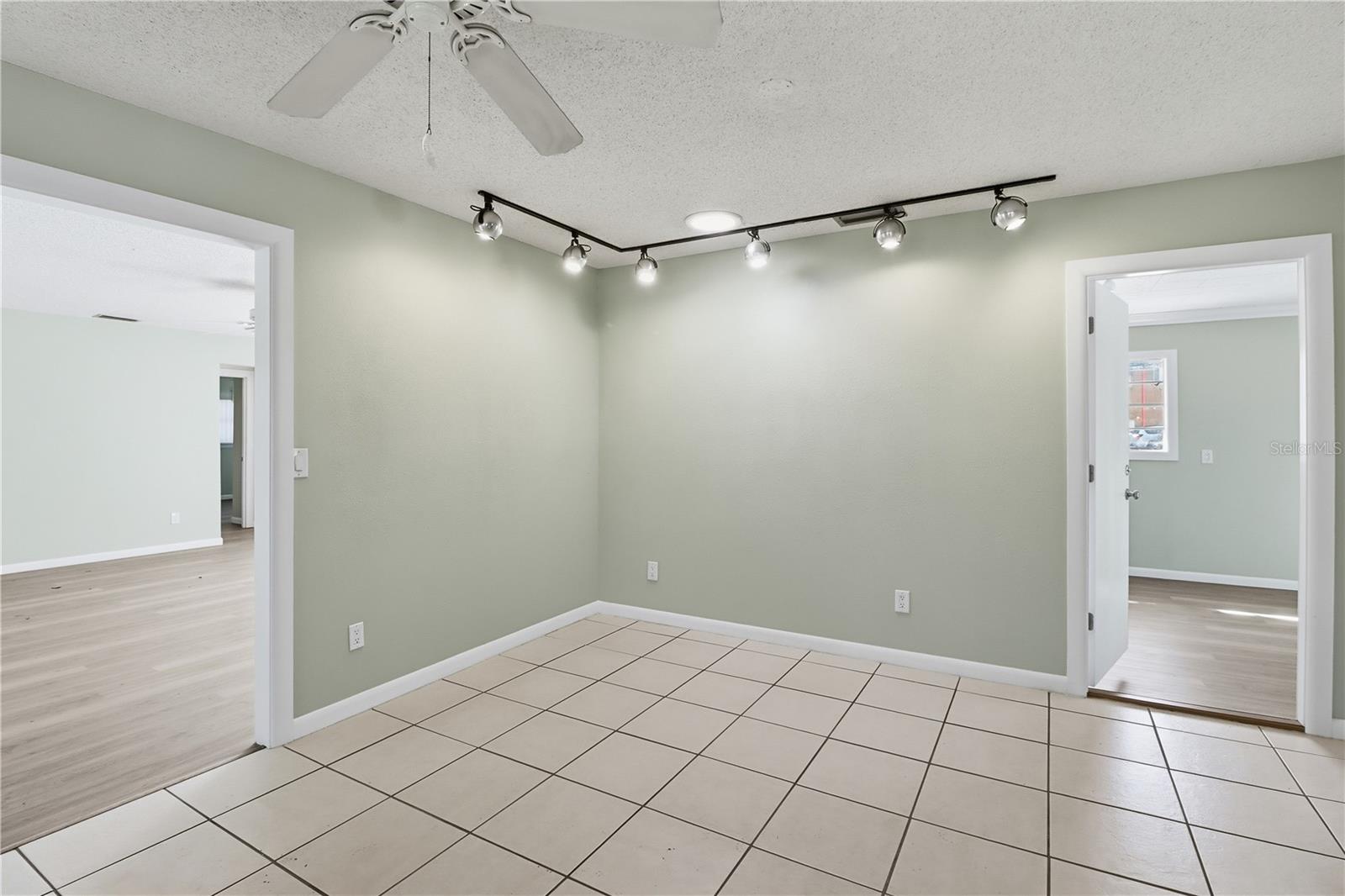 Image 23 of 46 For 9140 Harbor Isle Court