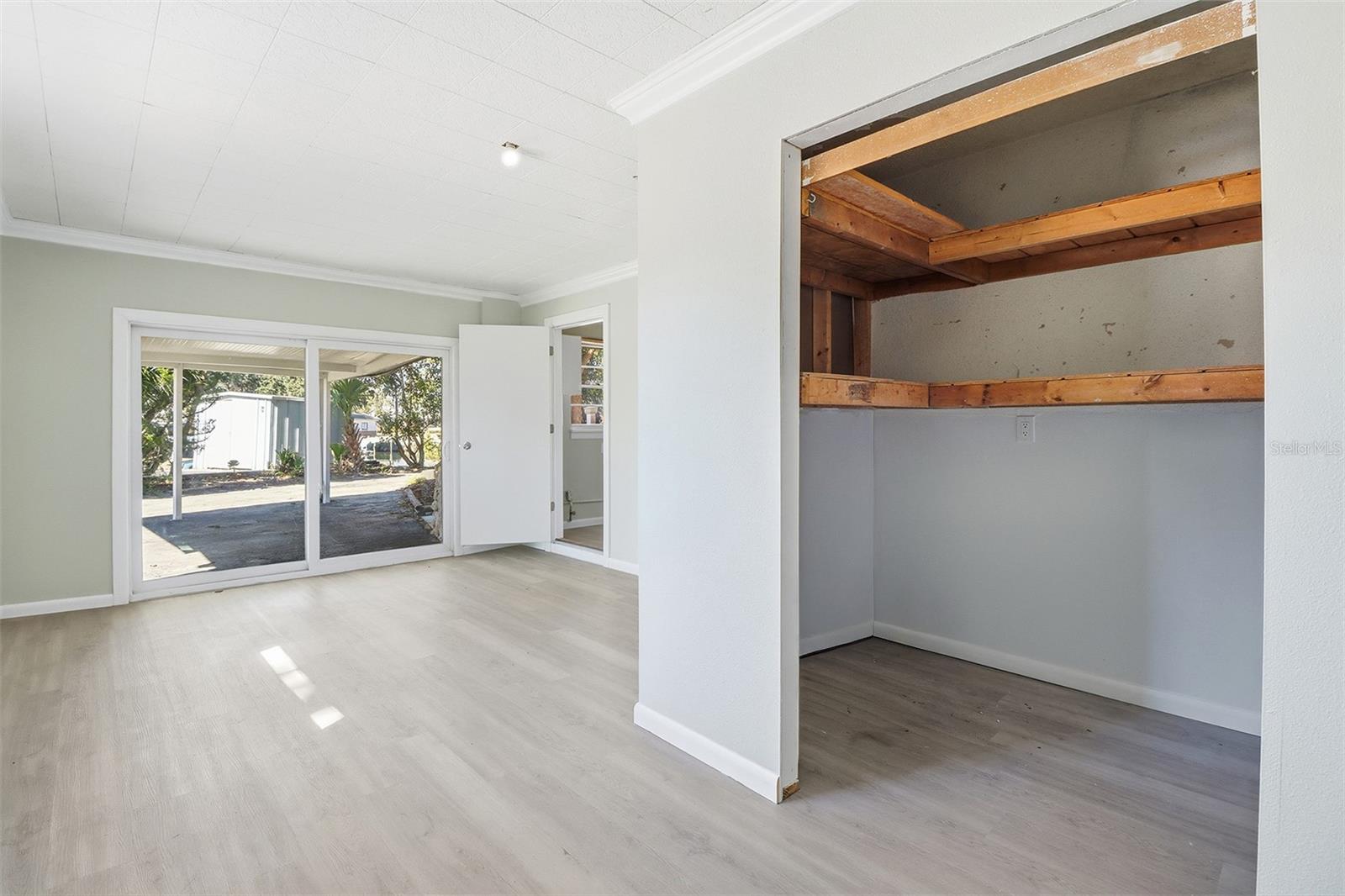 Image 26 of 46 For 9140 Harbor Isle Court