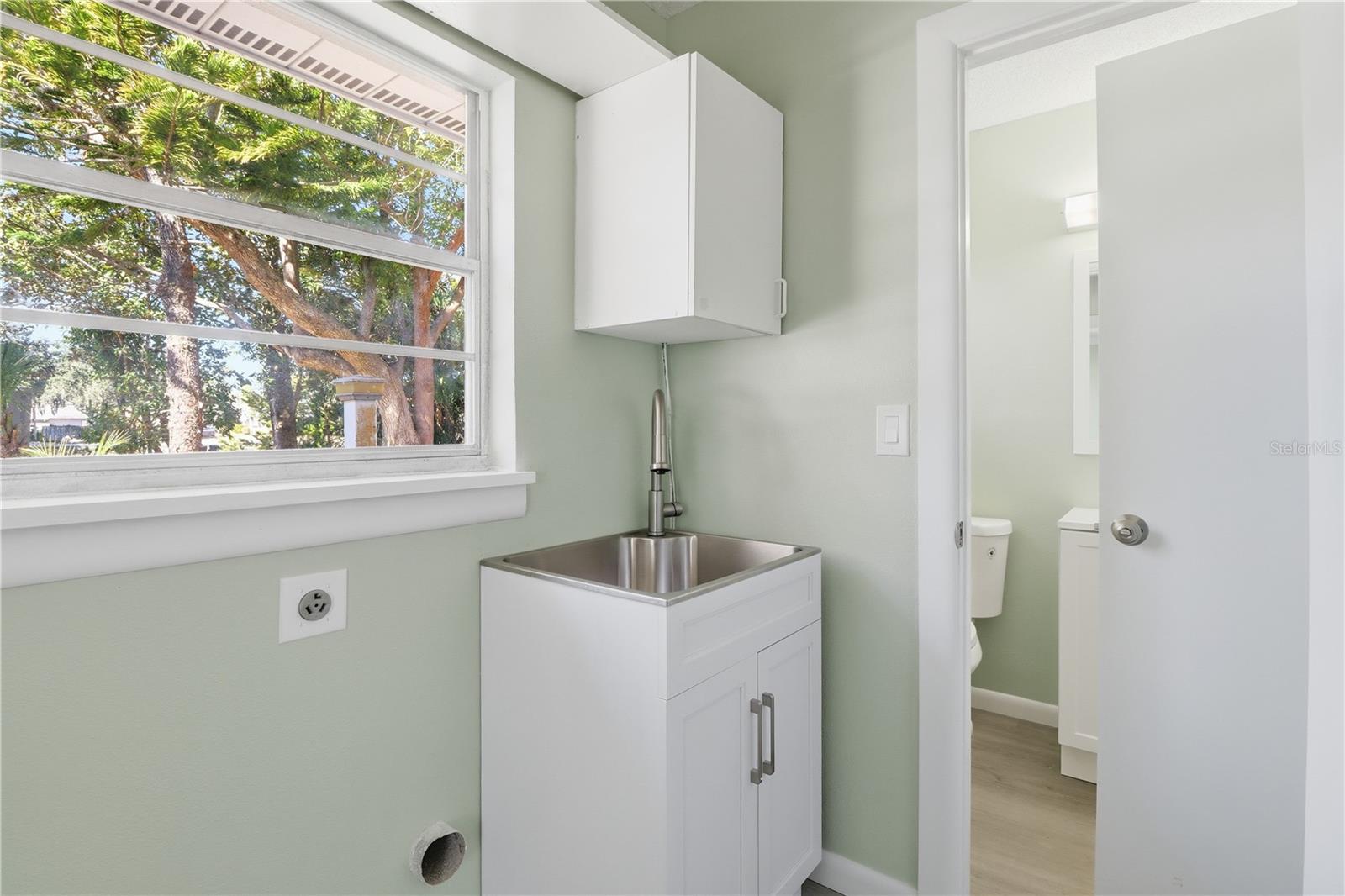 Image 27 of 46 For 9140 Harbor Isle Court