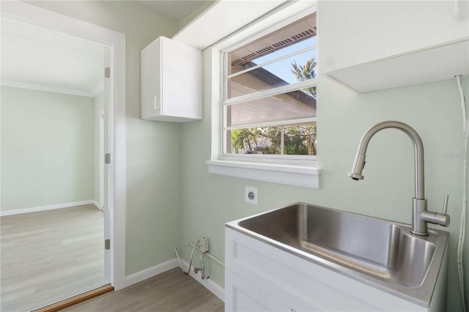 Image 28 of 46 For 9140 Harbor Isle Court