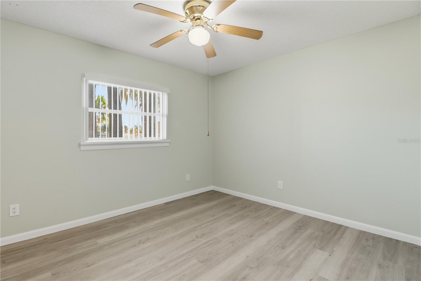 Image 32 of 46 For 9140 Harbor Isle Court