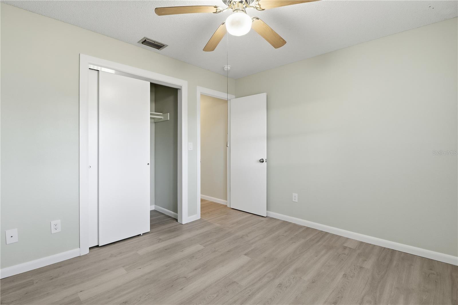 Image 33 of 46 For 9140 Harbor Isle Court