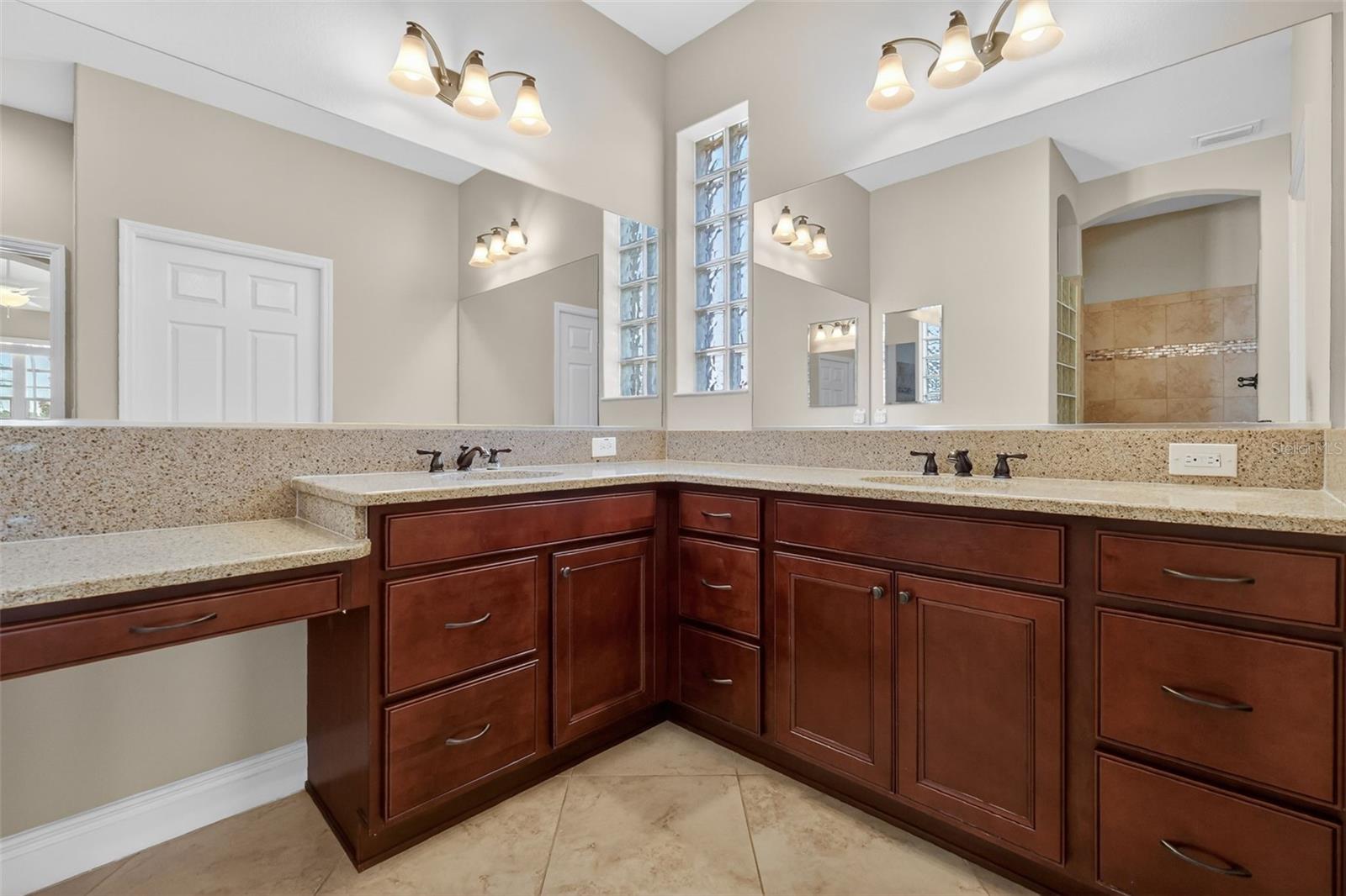 Image 31 of 60 For 3300 Boardroom Trail