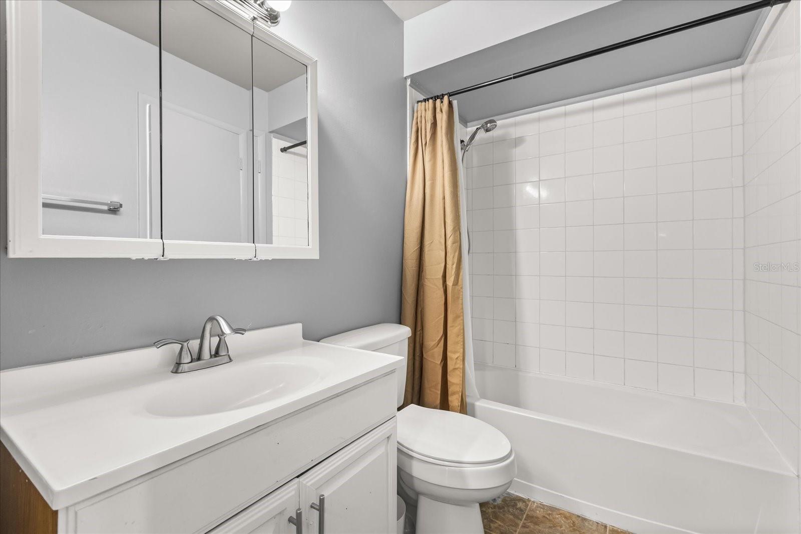 Image 17 of 21 For 8954 Valencia Gardens Drive