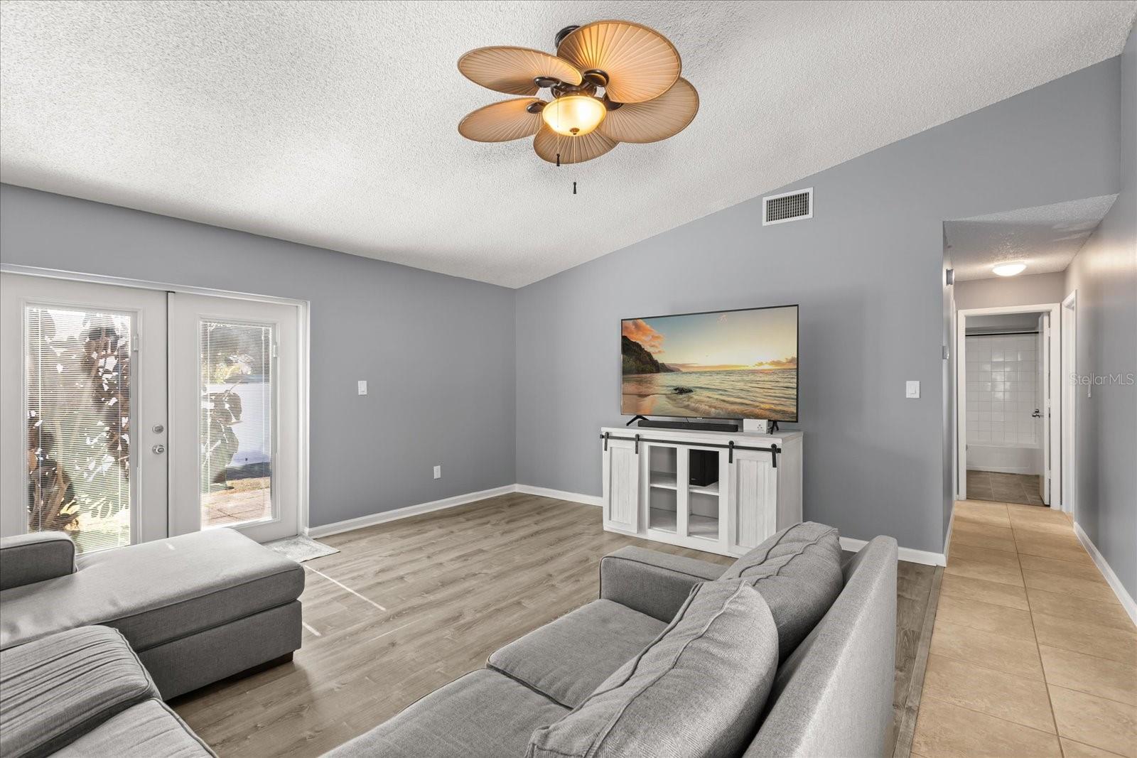 Image 4 of 21 For 8954 Valencia Gardens Drive