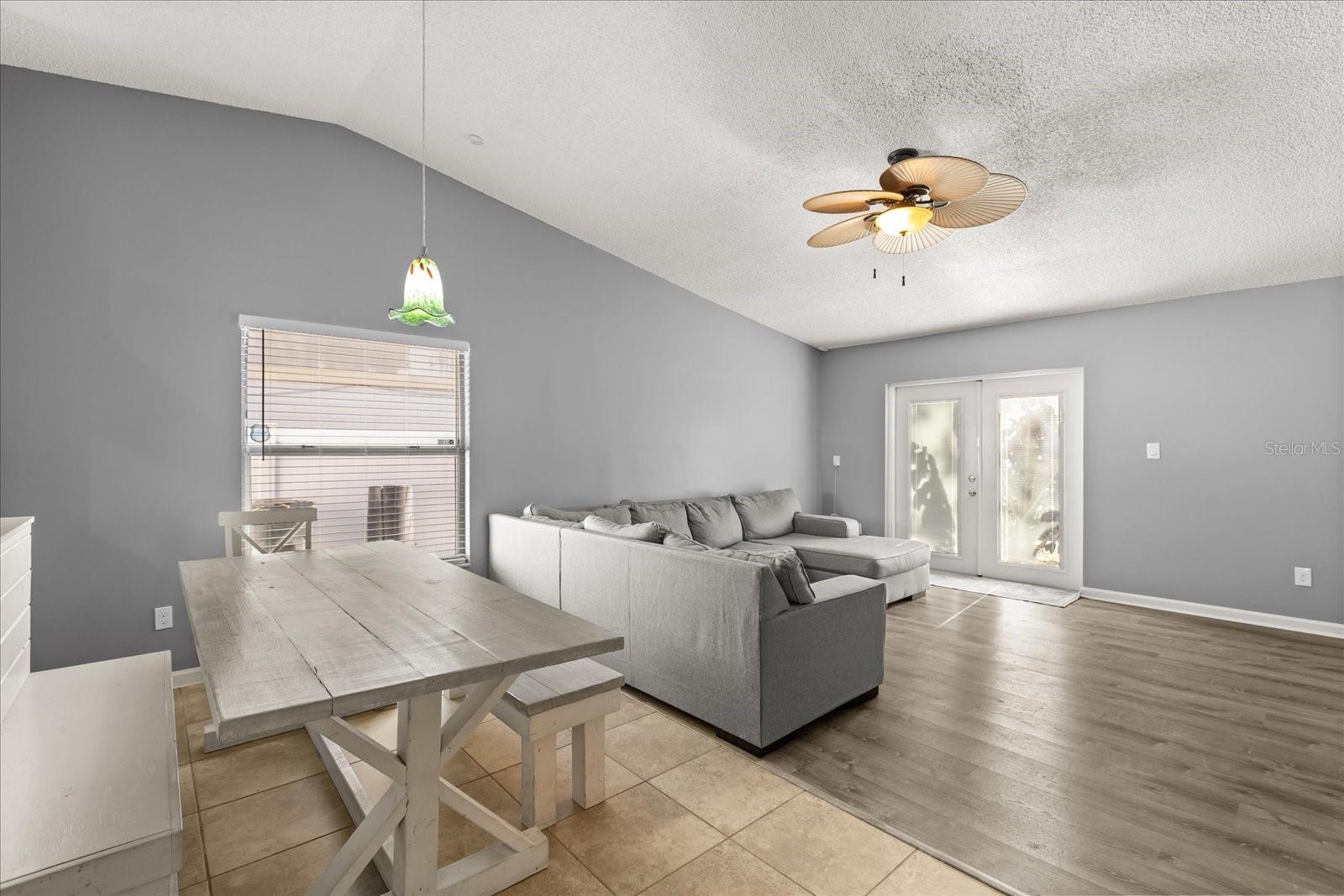 Image 5 of 21 For 8954 Valencia Gardens Drive