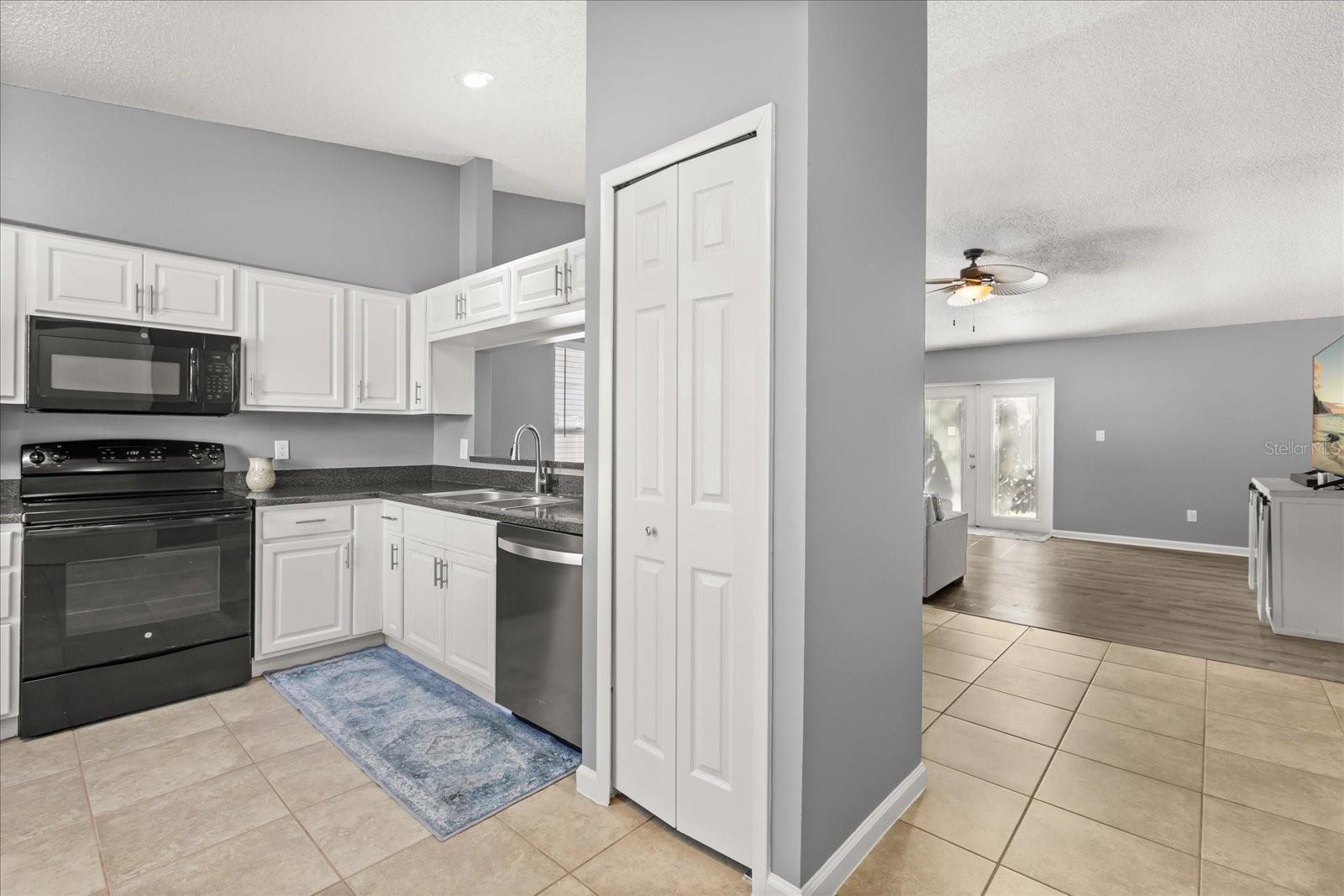 Image 7 of 21 For 8954 Valencia Gardens Drive