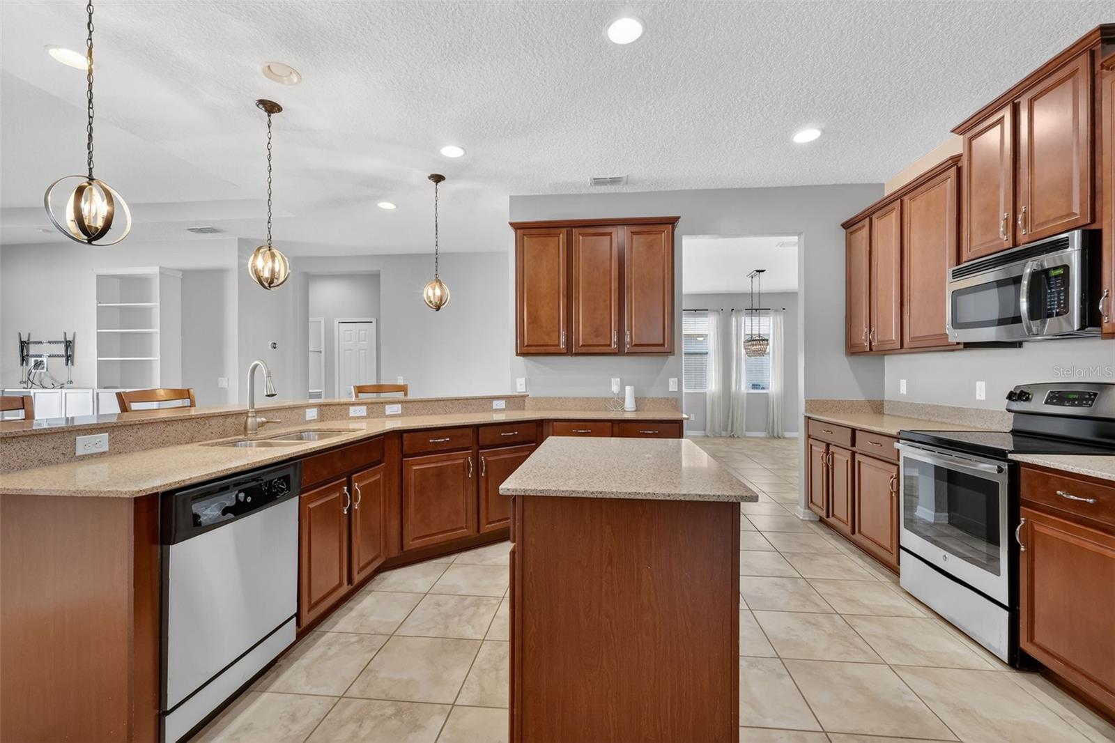 Image 11 of 42 For 2451 Plumadore Drive