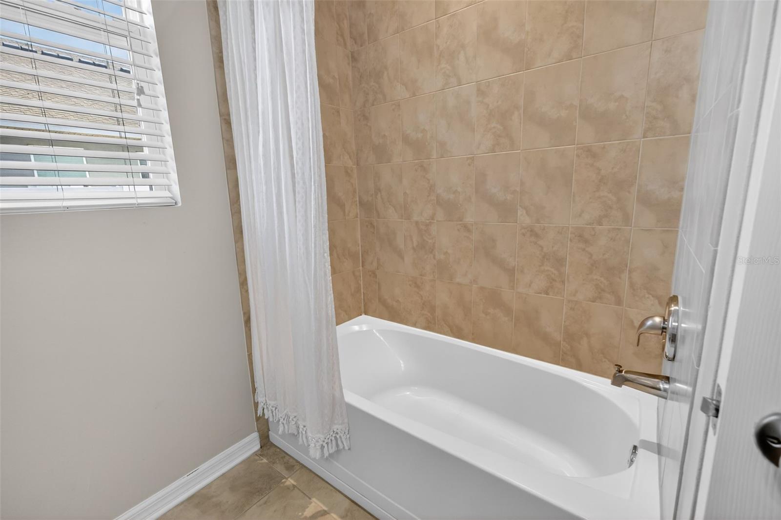 Image 26 of 42 For 2451 Plumadore Drive