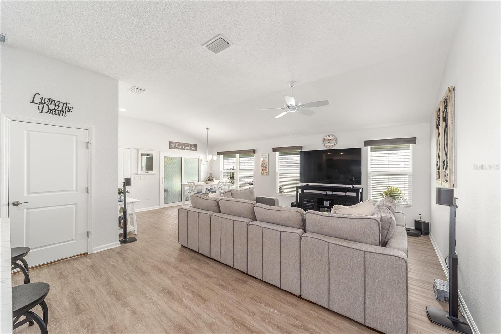 Image 6 of 17 For 4345 Broad Street