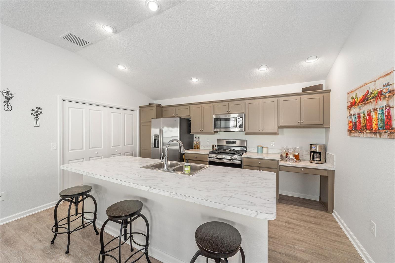 Image 9 of 17 For 4345 Broad Street