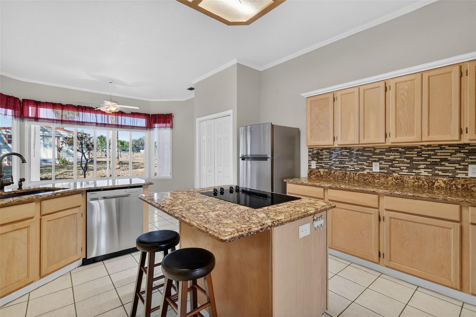 Listing photo id 16 for 34245 Rosa Lane