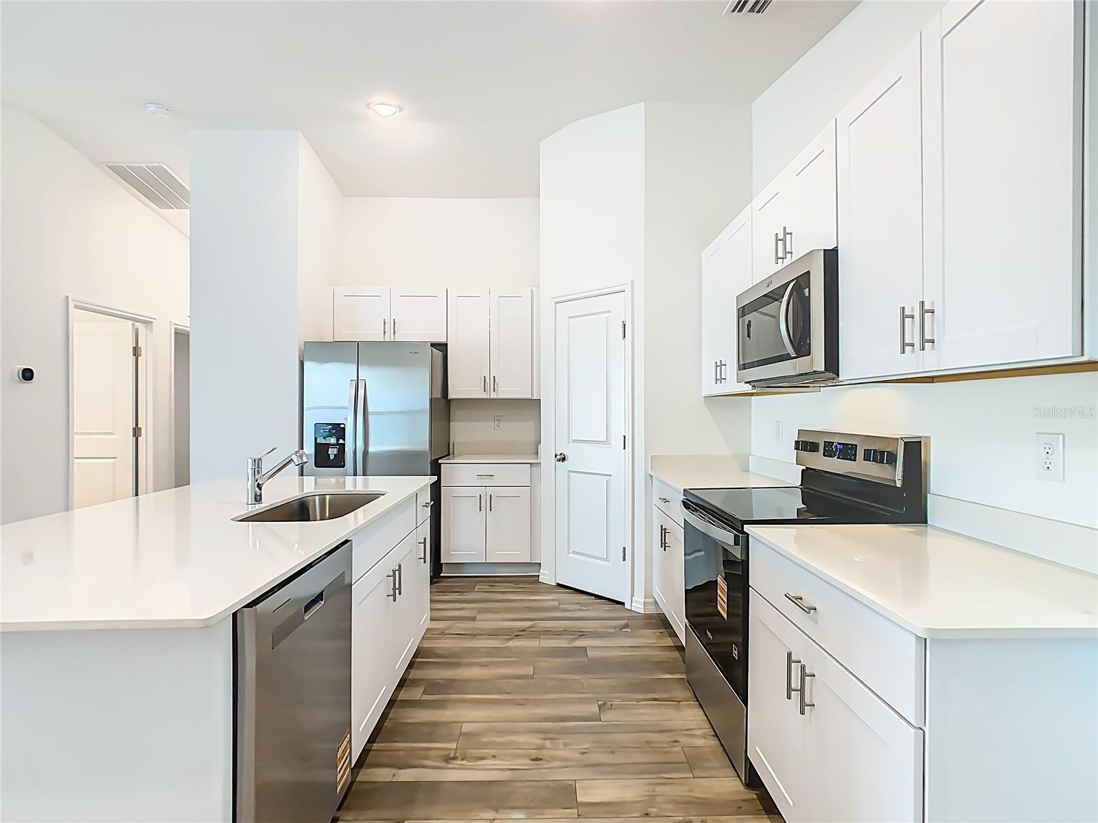 Image 14 of 33 For 4711 Rolling Lake Lane