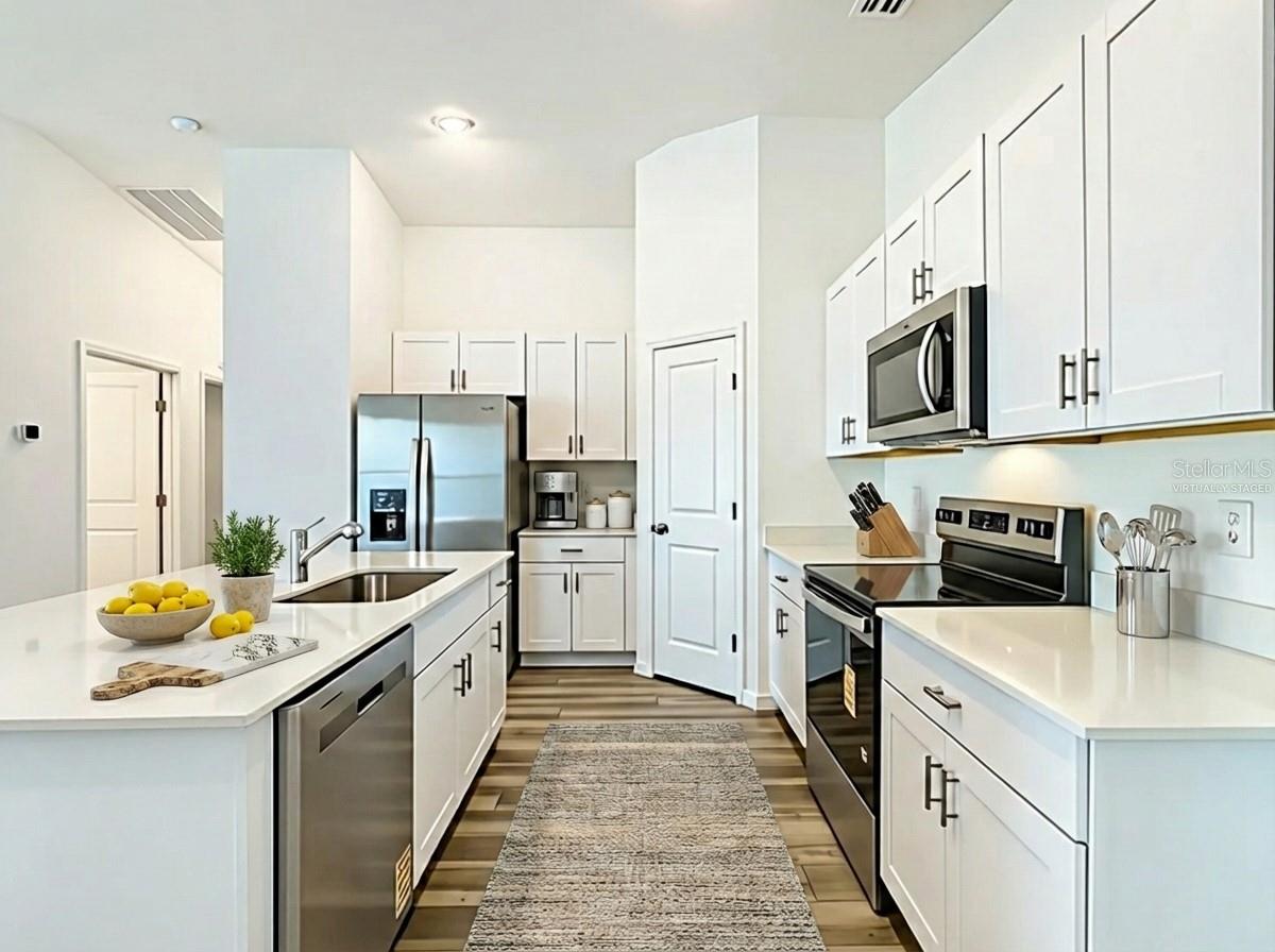 Image 15 of 33 For 4711 Rolling Lake Lane