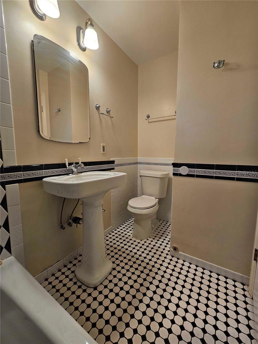 Image 11 of 13 For 5311 Davisson Avenue