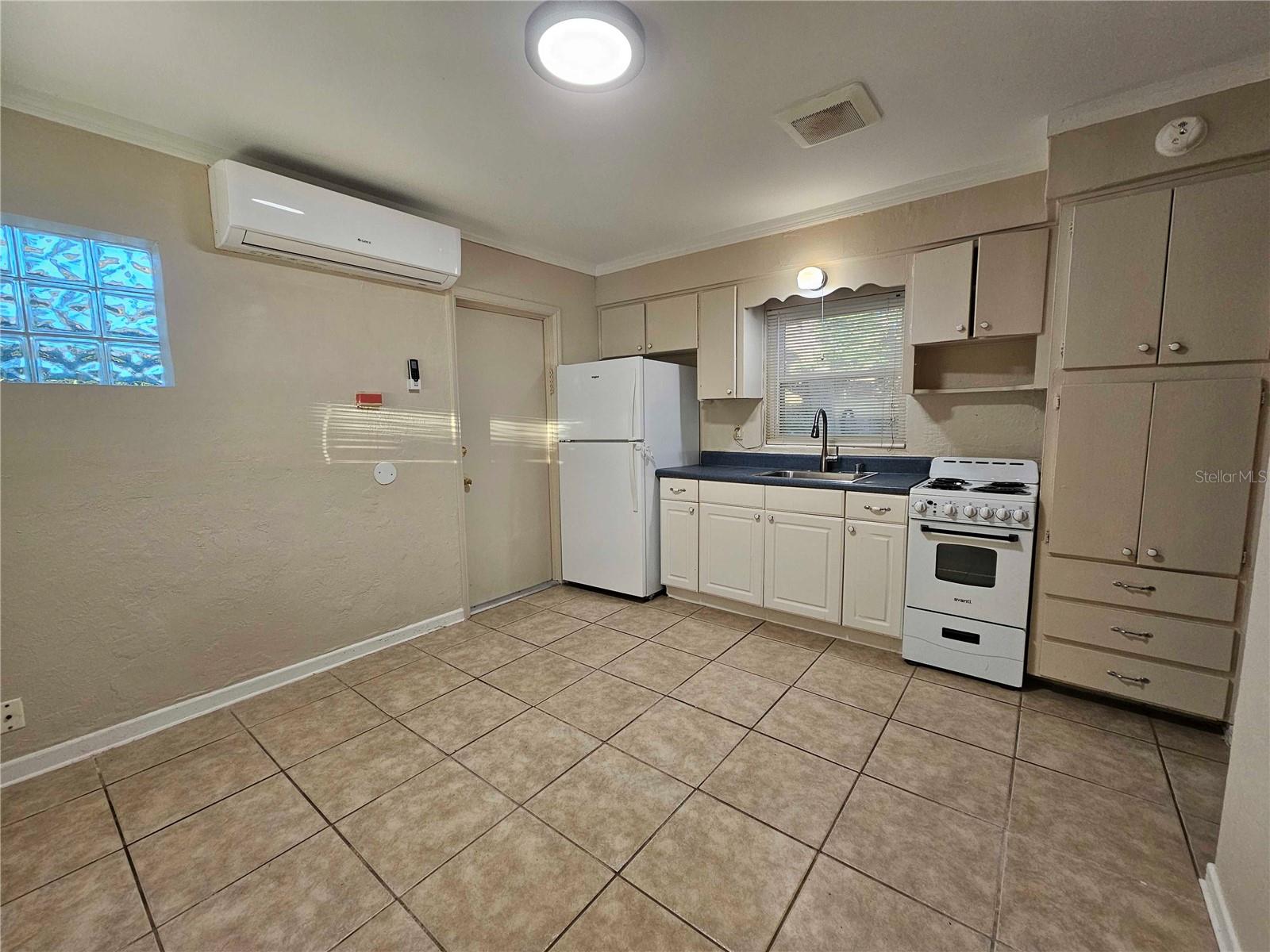 Image 4 of 13 For 5311 Davisson Avenue