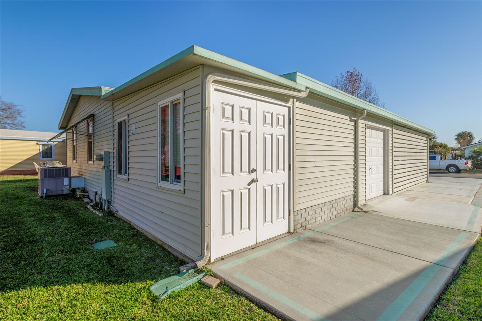 Image 14 of 27 For 605 Rainbow Boulevard