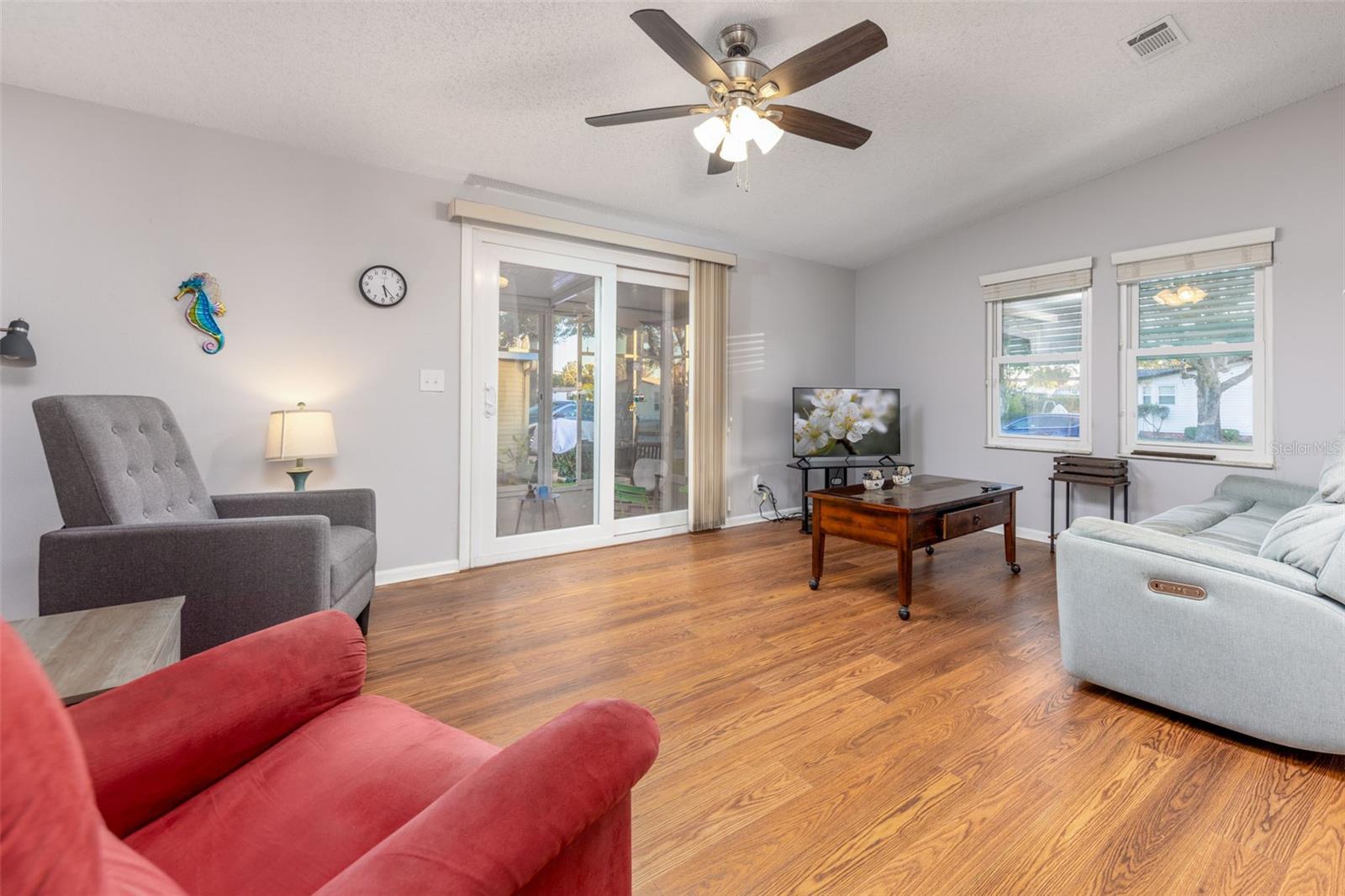 Image 18 of 27 For 605 Rainbow Boulevard