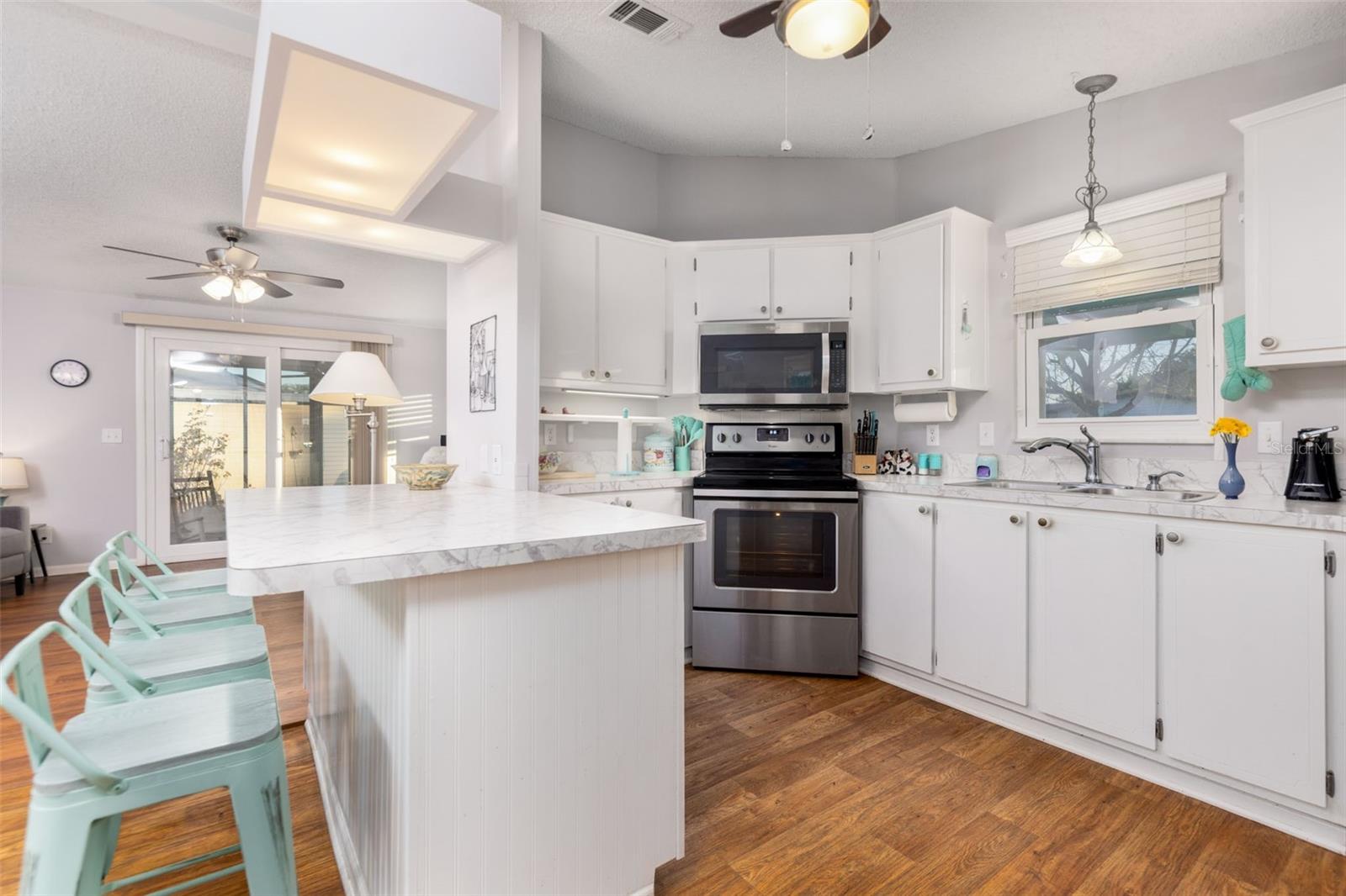 Image 2 of 27 For 605 Rainbow Boulevard