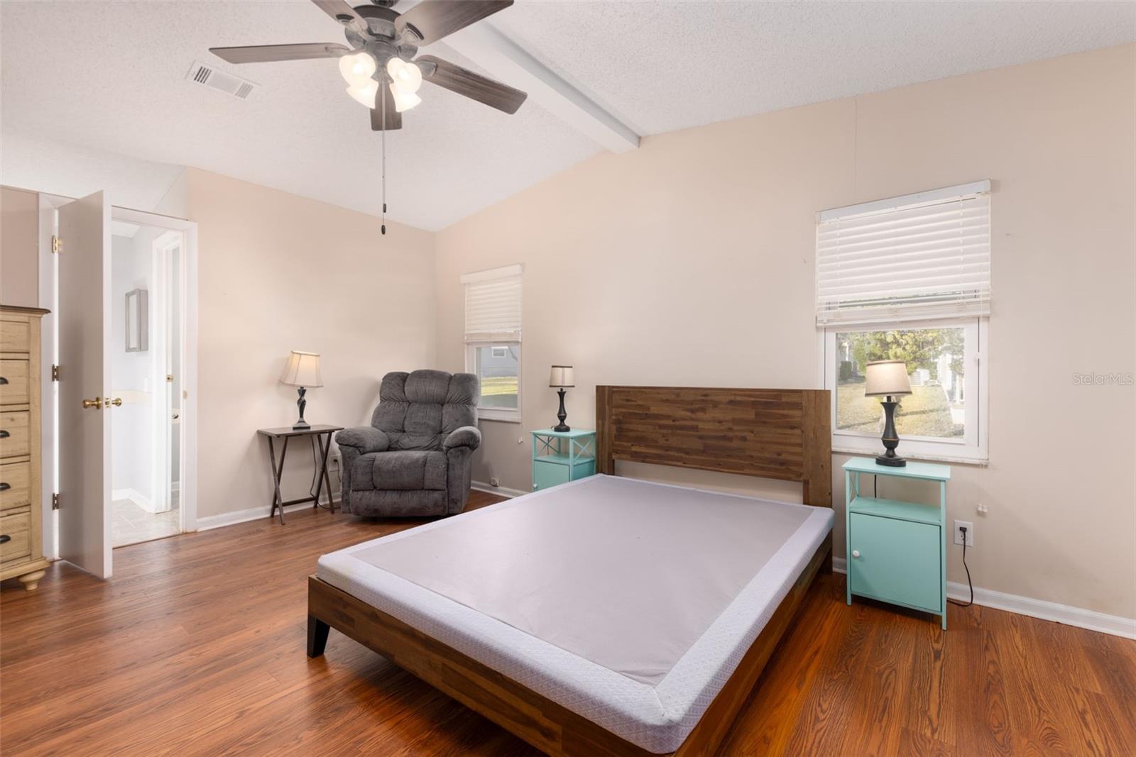 Image 24 of 27 For 605 Rainbow Boulevard