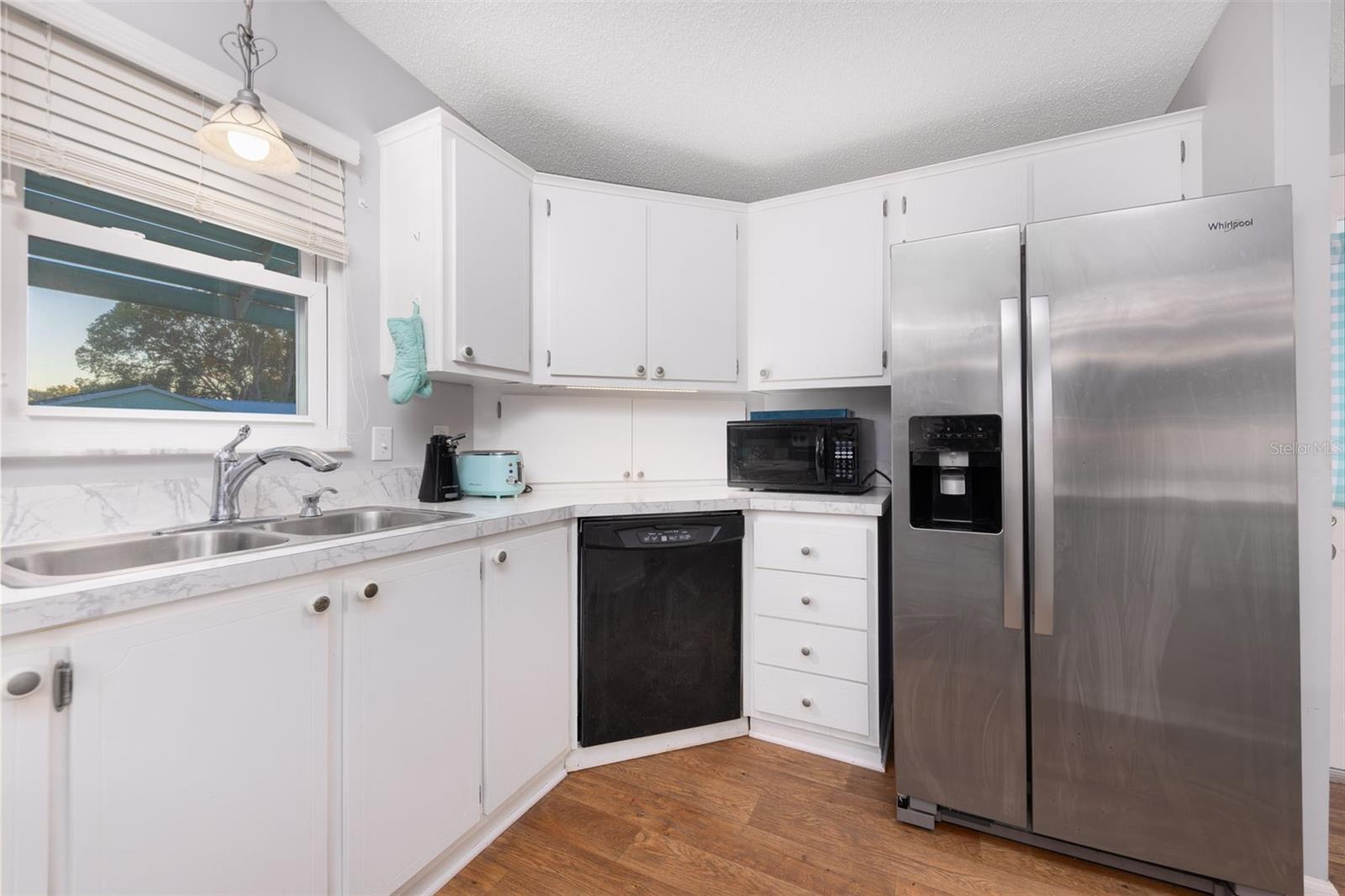 Image 3 of 27 For 605 Rainbow Boulevard