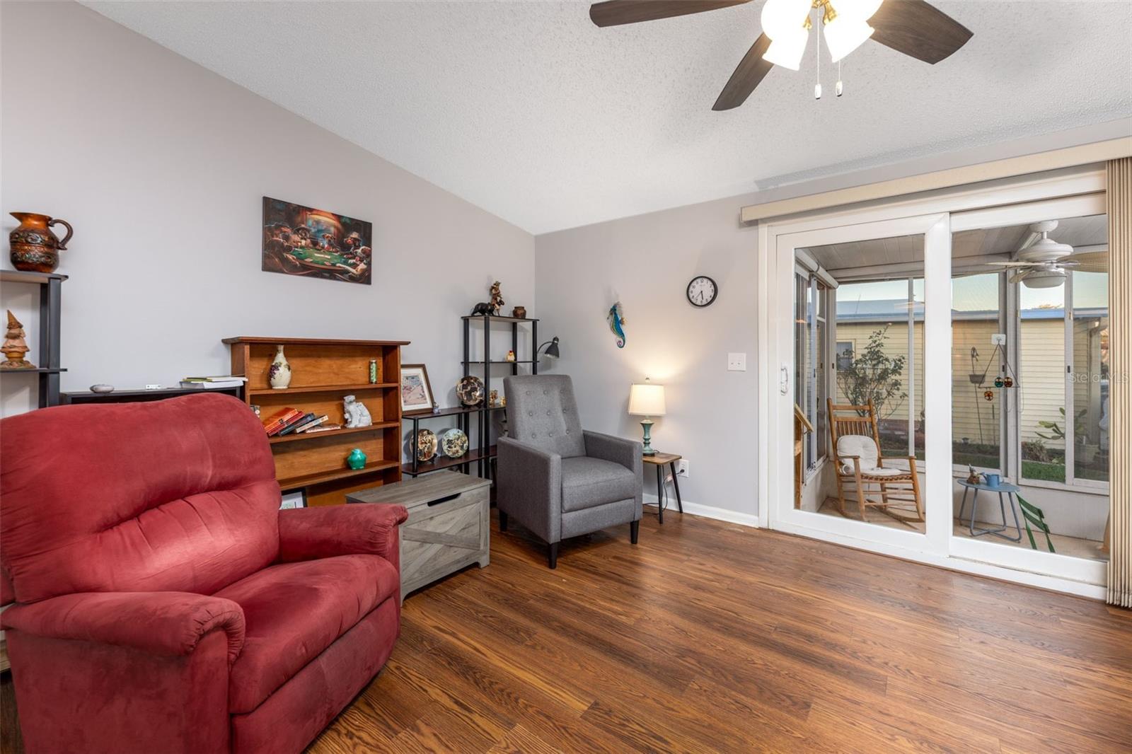 Image 4 of 27 For 605 Rainbow Boulevard