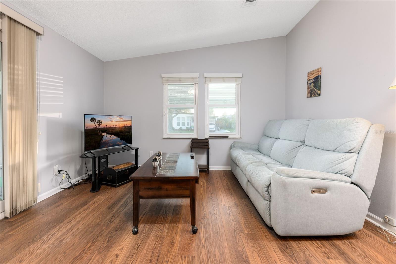 Image 6 of 27 For 605 Rainbow Boulevard