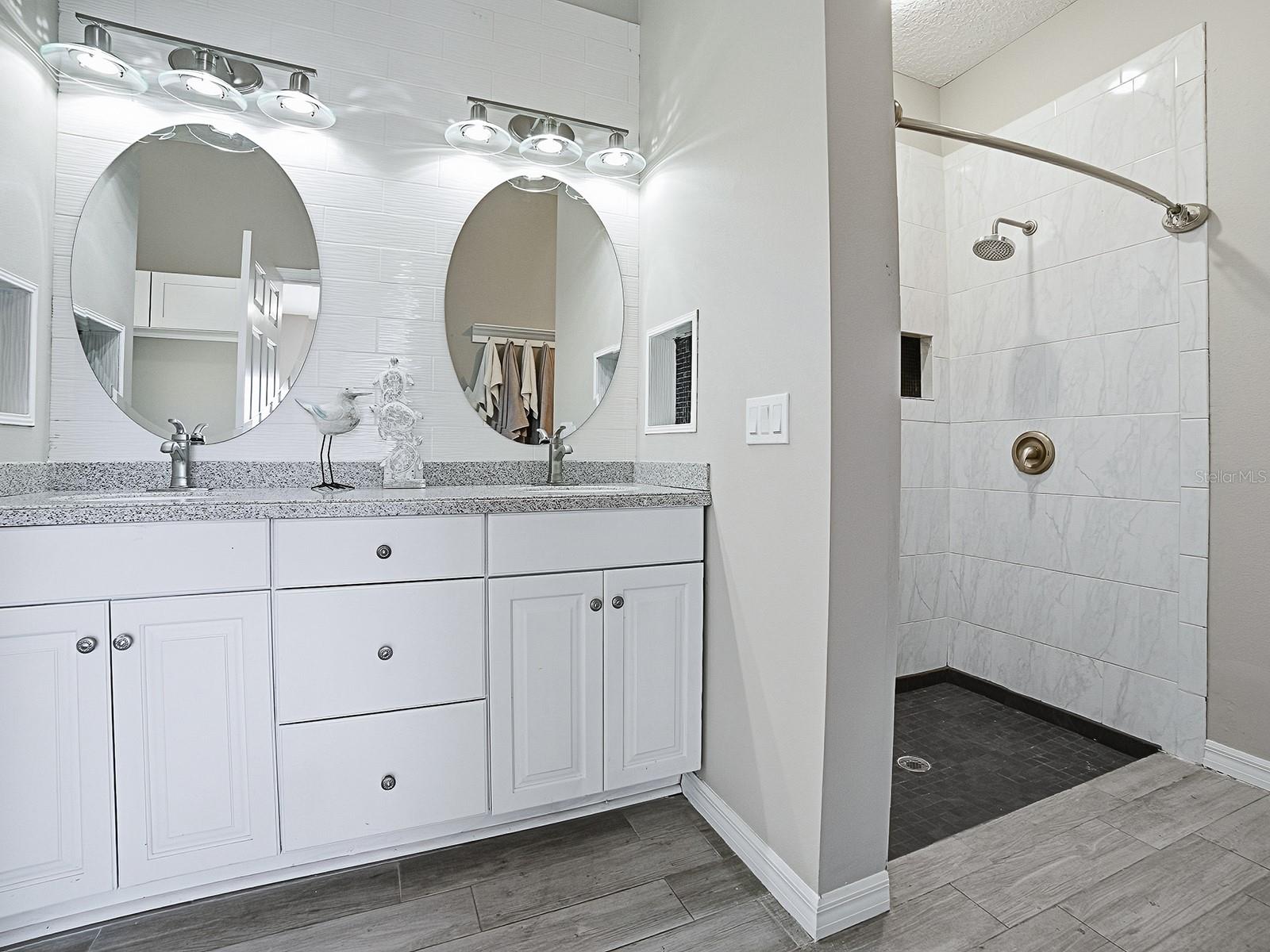 Image 23 of 64 For 2652 Grand Island Shores Road